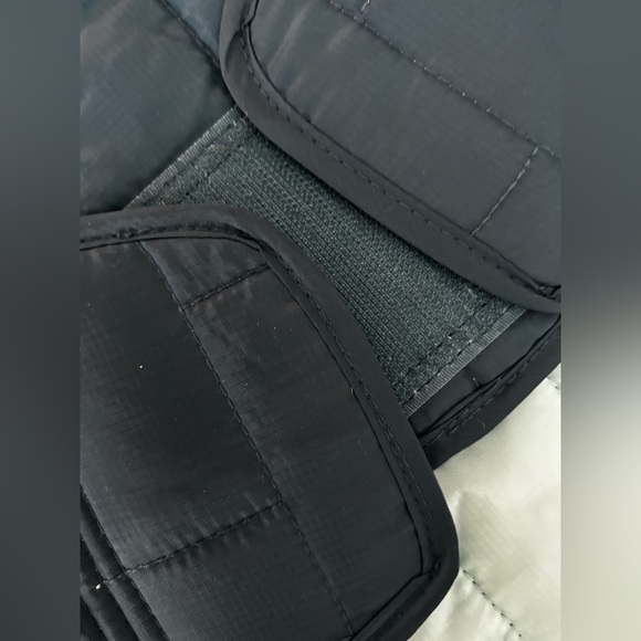 Kurgo Quilted Reversible Dog Jacket with Neon Zipper - Picture 6 of 7